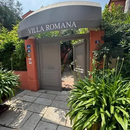 Romana Saint Tropez