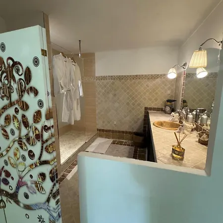 Romana Couette-café Saint-Tropez